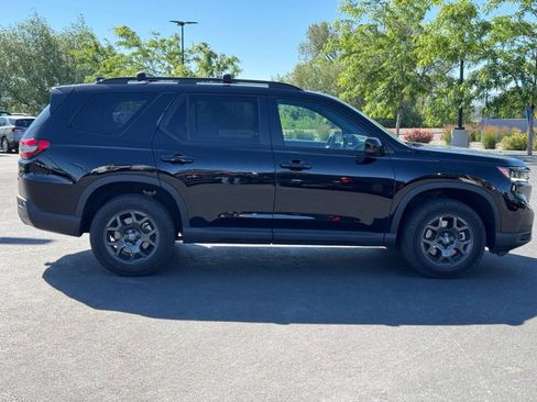 Used 2025 Honda Pilot TrailSport image 8