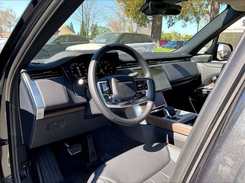 New 2026 Land Rover Range Rover Long Wheelbase SE image 8