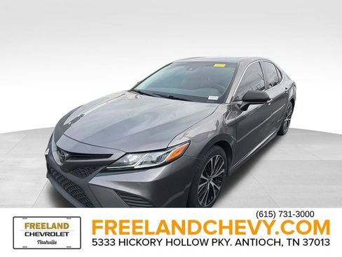 Used 2020 Toyota Camry SE image 5