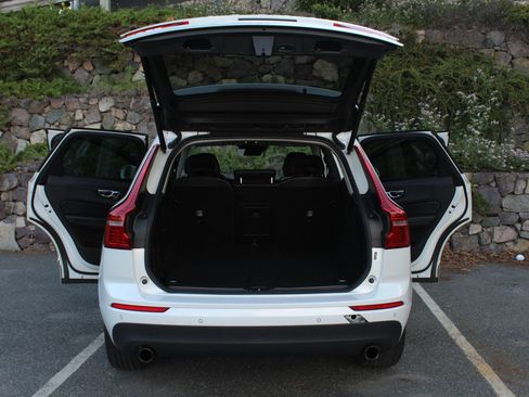 Used 2020 Volvo XC60 T5 Momentum AWD/4WD image 10