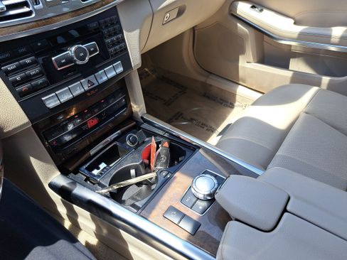 Used 2014 Mercedes-Benz E 350 4MATIC Sedan image 24
