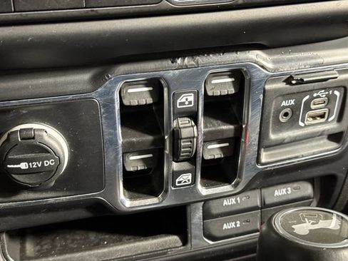 Used 2023 Jeep Wrangler Unlimited Sahara w/ Cold Weather Group AWD/4WD image 31