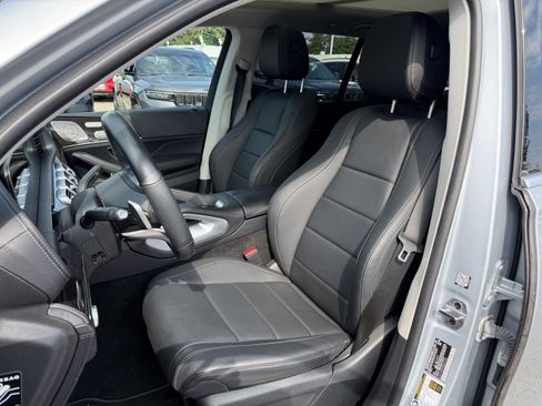 Used 2023 Mercedes-Benz GLS 450 4MATIC image 12