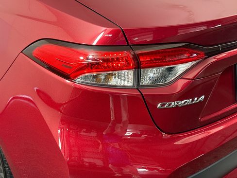 Used 2022 Toyota Corolla LE FWD image 35