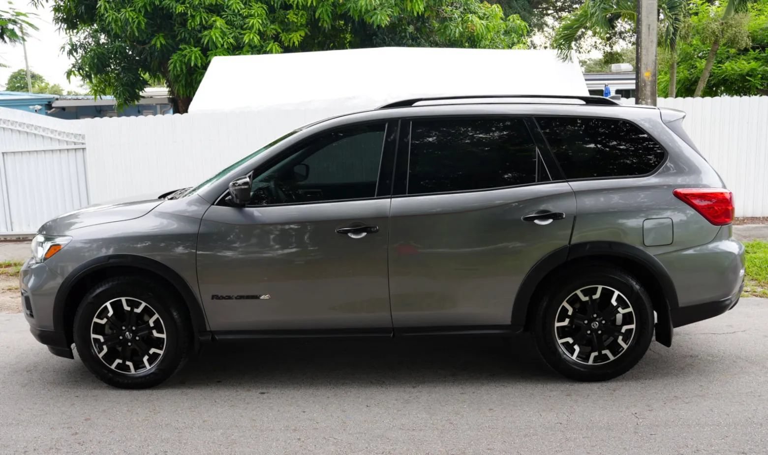Used 2020 Nissan Pathfinder SL FWD image 3