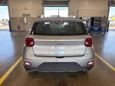 Used 2026 Hyundai Venue SEL FWD image 8