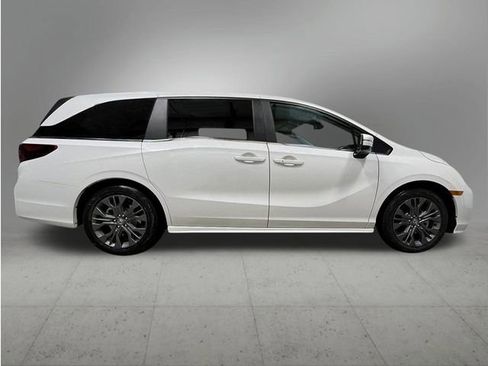 New 2026 Honda Odyssey Touring image 8