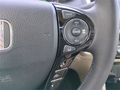 Used 2017 Honda Accord Touring image 30