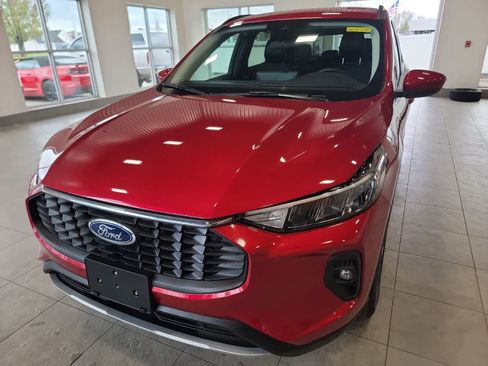 Used 2025 Ford Escape SE FWD image 2
