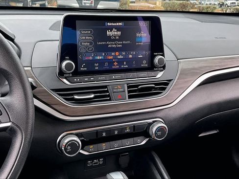 Used 2025 Nissan Altima 2.5 SV image 6