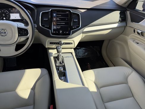 Certified 2022 Volvo XC90 T5 Momentum image 15