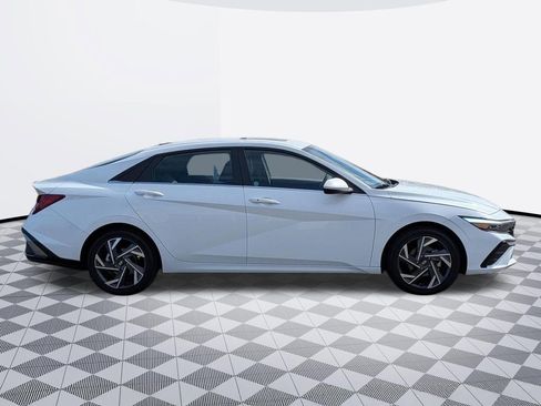 Used 2025 Hyundai Elantra SEL FWD image 7