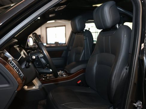 Used 2019 Land Rover Range Rover HSE image 10