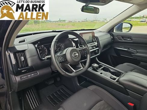 Used 2025 Nissan Pathfinder SV AWD/4WD image 10