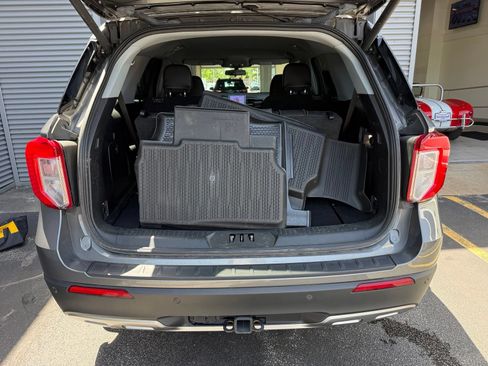 Used 2022 Ford Explorer XLT w/ Equipment Group 202A AWD/4WD image 40