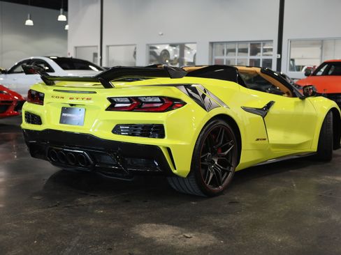 Used 2023 Chevrolet Corvette Z06 w/ Z07 Performance Package RWD image 8