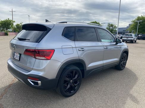 Used 2023 Volkswagen Taos SE image 4