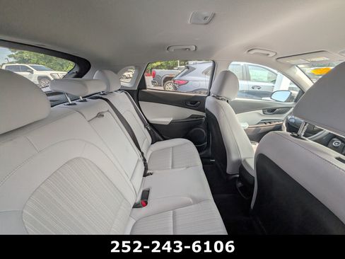 Used 2023 Hyundai Kona SEL AWD/4WD image 11