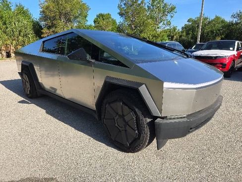 Used 2024 Tesla Cybertruck AWD Crew Cab image 7