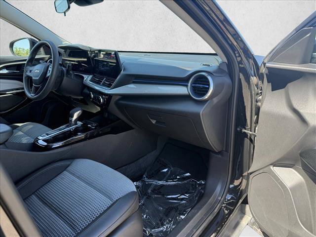Used 2025 Chevrolet Trax LT FWD image 12