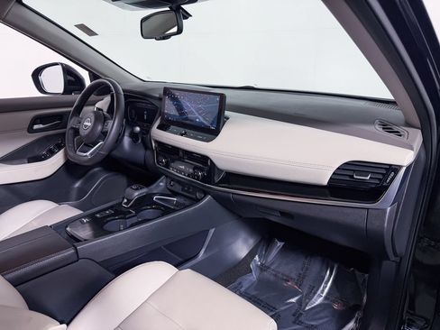 Certified 2024 Nissan Rogue SL FWD image 14