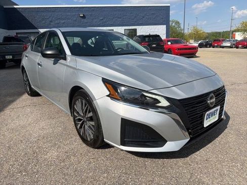 Used 2024 Nissan Altima 2.5 SV FWD image 7