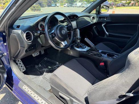 Used 2017 Toyota 86 RWD image 14