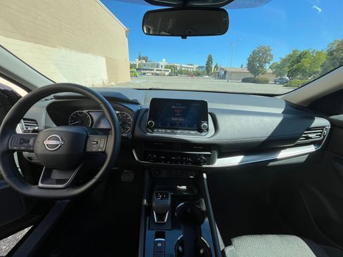 Used 2025 Nissan Rogue SV FWD image 35