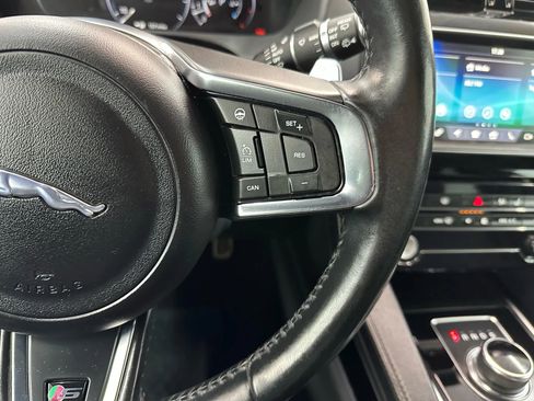 Used 2018 Jaguar F-PACE S image 19