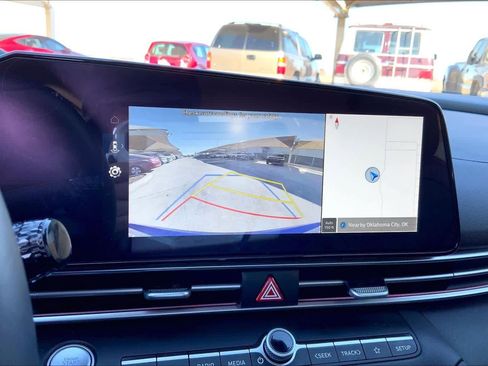 Used 2025 Hyundai Elantra Limited image 29