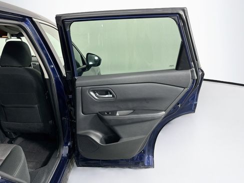 Used 2025 Nissan Rogue SV FWD image 32