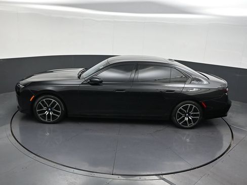 Used 2025 BMW 740i xDrive AWD/4WD image 17