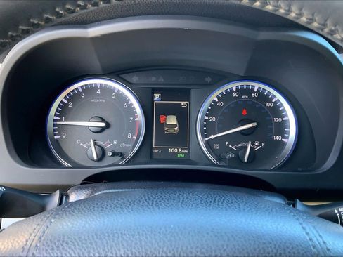 Used 2017 Toyota Highlander Limited image 24