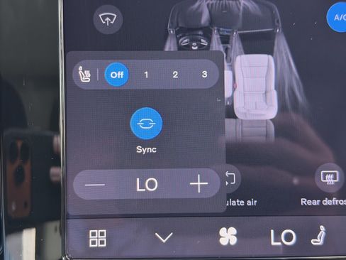 Certified 2023 Volvo XC40 B5 Plus w/ Protection Package Premier image 24