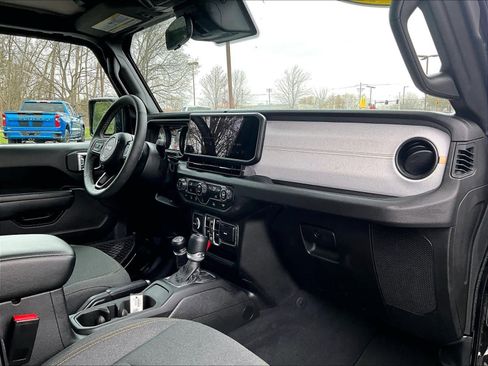 Used 2025 Jeep Wrangler Sport S image 21
