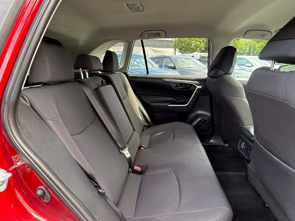 Used 2021 Toyota RAV4 LE AWD/4WD image 26