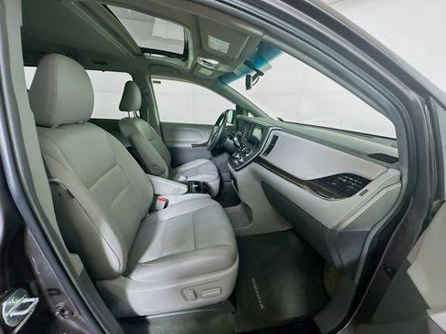 Used 2015 Toyota Sienna XLE w/ XLE Navigation Package image 32