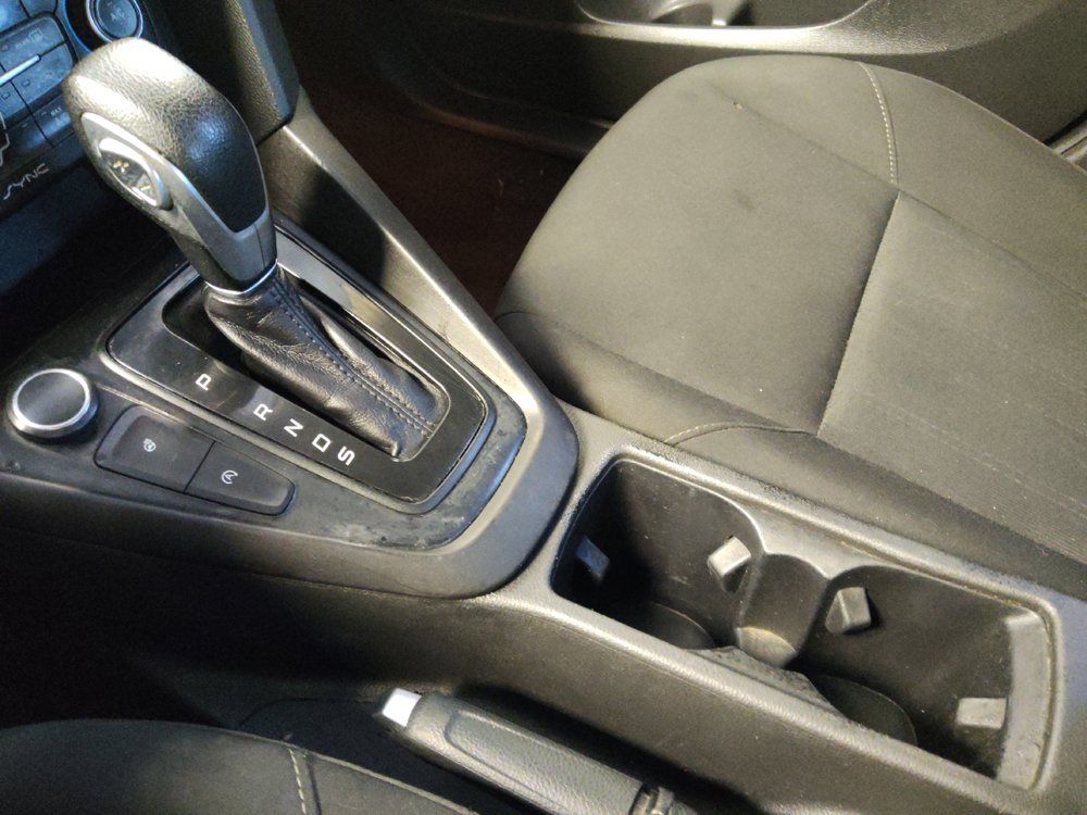 Used 2018 Ford Focus SE w/ SE Appearance Package FWD image 26