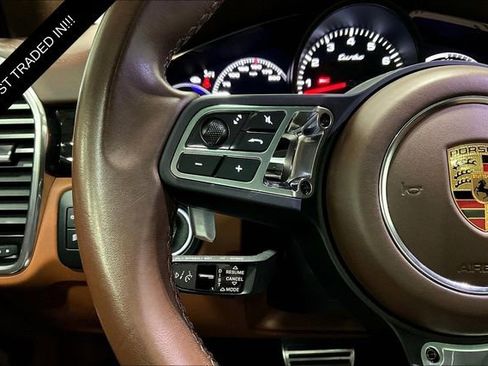 Used 2022 Porsche Cayenne Turbo image 19