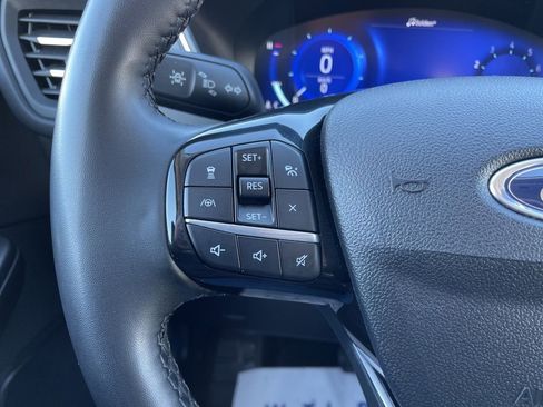 Used 2022 Ford Escape Titanium image 25