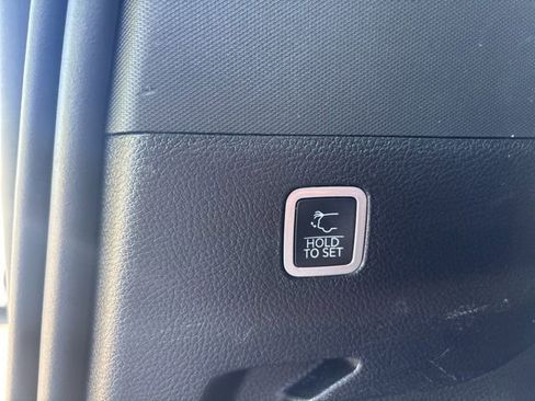 Used 2023 Jeep Wagoneer L Series II image 8