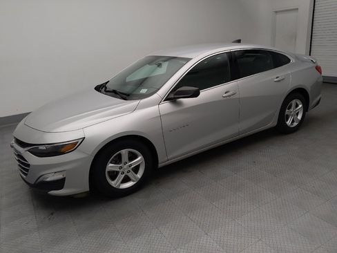 Used 2021 Chevrolet Malibu LS FWD image 2