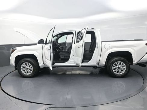 Used 2026 Toyota Tacoma SR5 AWD/4WD image 41
