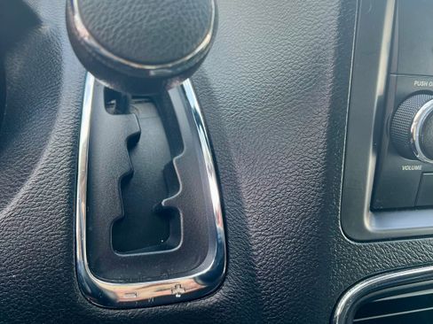 Used 2014 Dodge Grand Caravan SXT FWD image 13