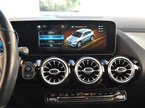 Used 2021 Mercedes-Benz GLA 250 4MATIC image 27