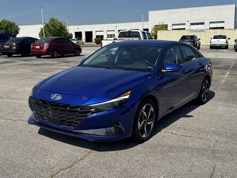 Used 2023 Hyundai Elantra Limited FWD image 2