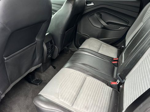 Used 2018 Ford Escape SE w/ SE Sport Appearance Package image 12