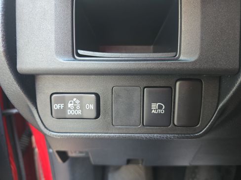 Used 2019 Toyota Tacoma SR5 RWD image 22