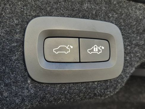 Used 2017 Volvo S90 T6 Momentum w/ Vision Package AWD/4WD image 18
