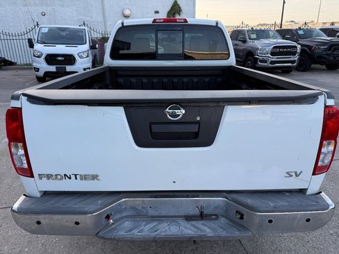 Used 2016 Nissan Frontier SV RWD image 5